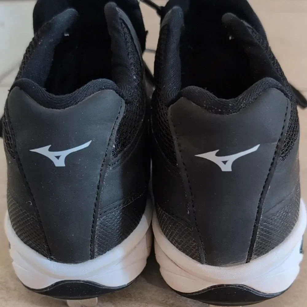 Mizuno Black White Men's Athletic Cleats Dominant IC Mid Baseball Shoe - Size 7